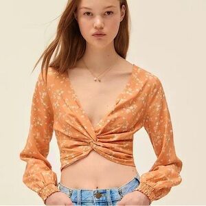 Urban Outfitters bohemian cottagecore Floral, Twist Front, dainty Y2K crop top S